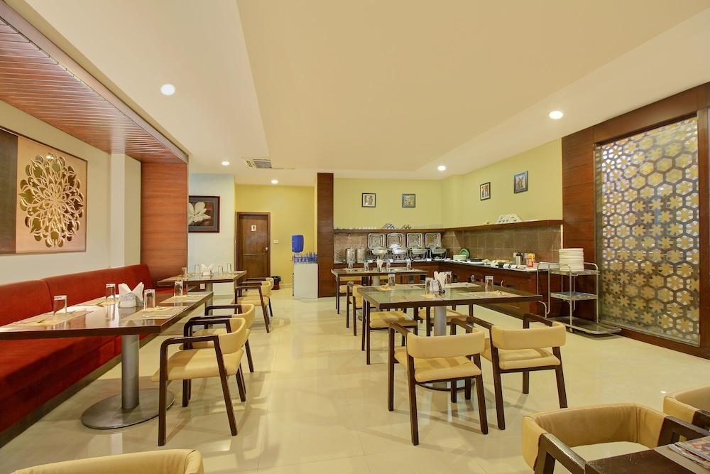 Octave Himalaya Monarch Hotel Bangalore Exterior photo