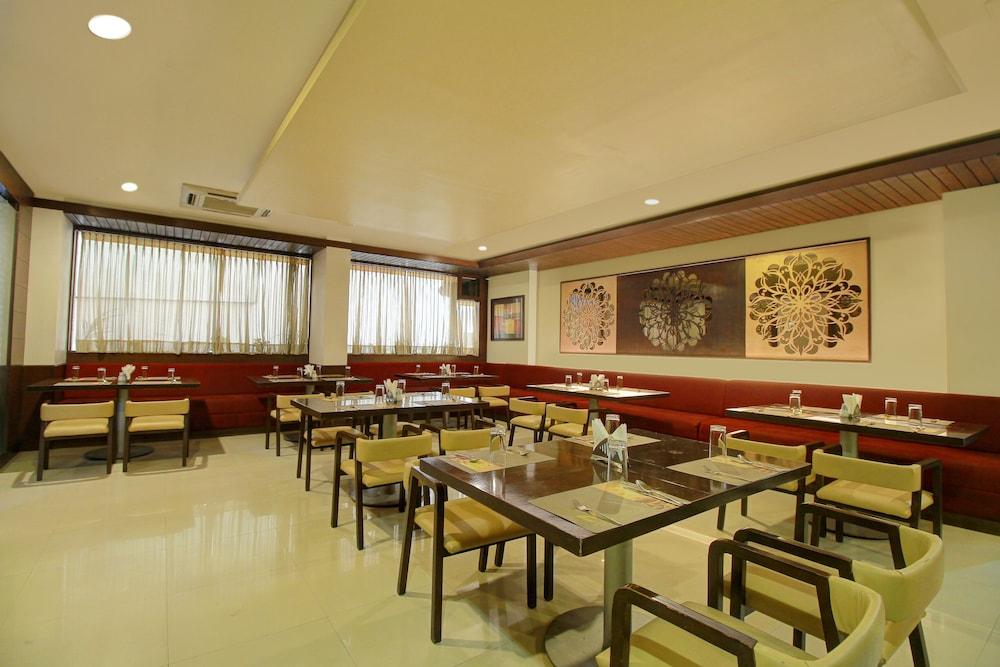 Octave Himalaya Monarch Hotel Bangalore Exterior photo