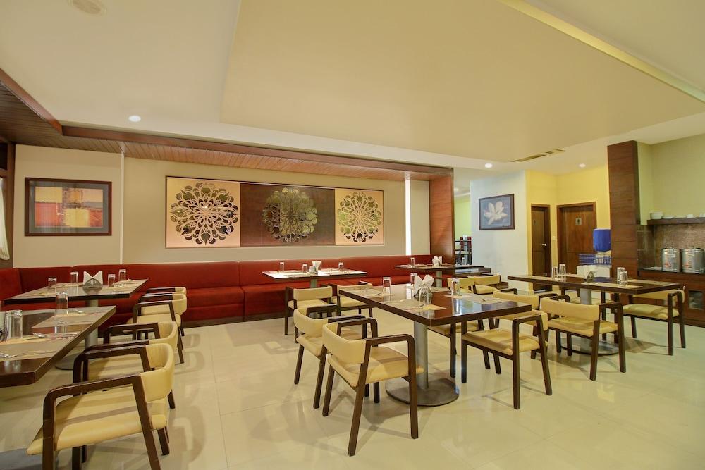 Octave Himalaya Monarch Hotel Bangalore Exterior photo